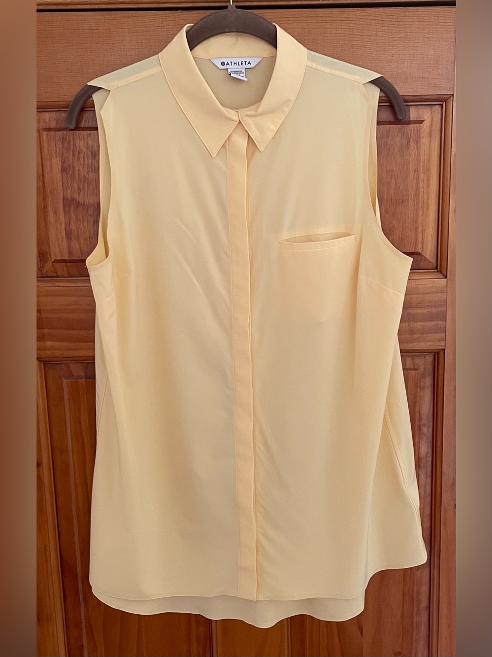 Athleta Sleeveless Button-Front Top in Pale Yellow Size M